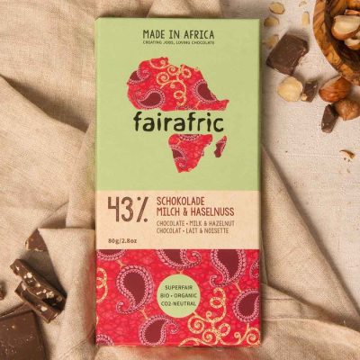 BIO mléčná čokoláda 43% s lískovými oříšky 80 g FAIRAFRIC